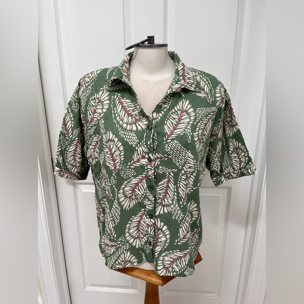 Northern Reflections Green Floral Button-Up Blouse